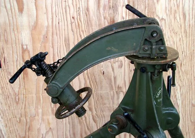 British Vickers MMG Tripod & Crosshead Mount: First Model