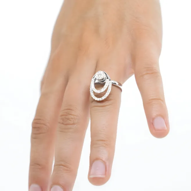 Oval 14K White Gold 0.55 Carat Diamond Spinner Ring