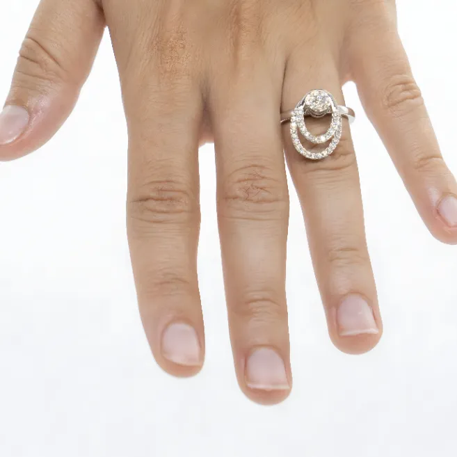 Oval 14K White Gold 0.55 Carat Diamond Spinner Ring