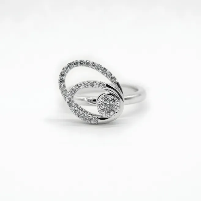 Oval 14K White Gold 0.55 Carat Diamond Spinner Ring