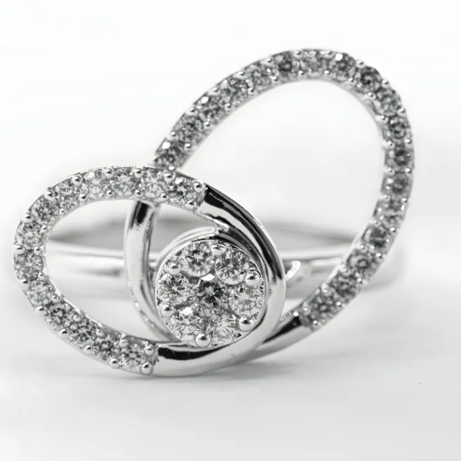 Oval 14K White Gold 0.55 Carat Diamond Spinner Ring